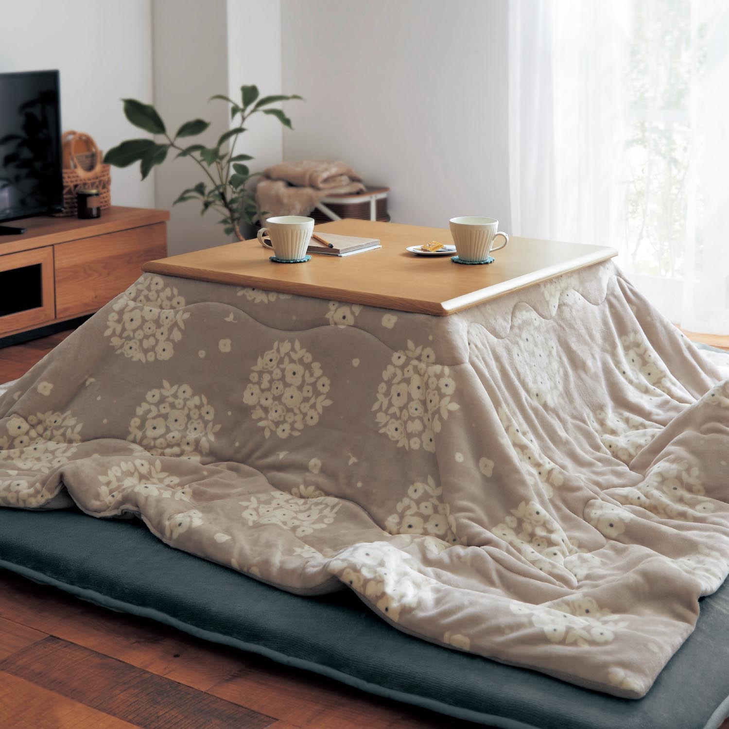【ベルメゾン】洗濯機で洗える小花柄の撥水薄掛けこたつ布団