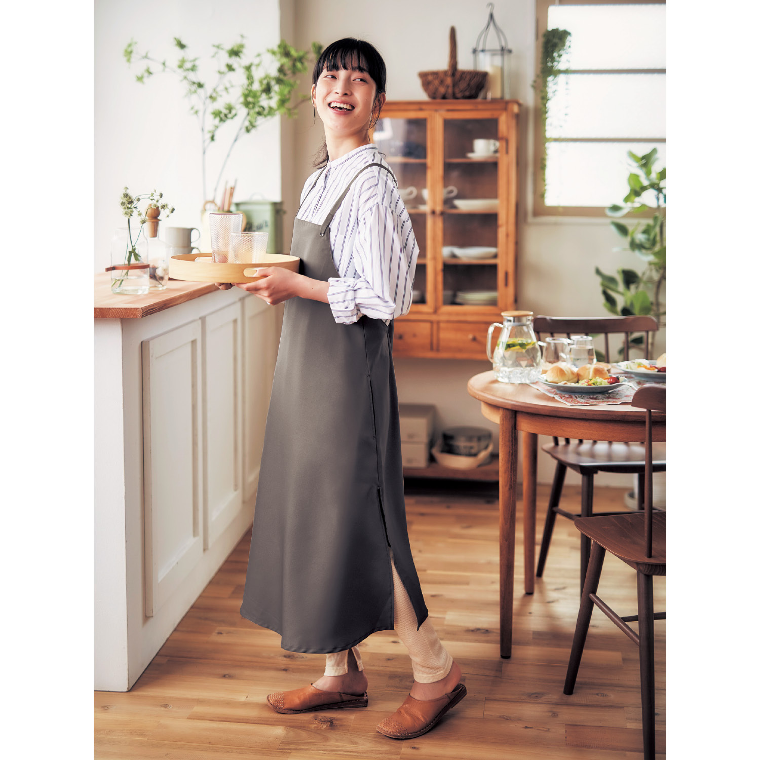 撥水加工のワンピース風エプロン 通販のベルメゾンネット 撥水加工のワンピース風エプロン 通販のベルメゾンネット