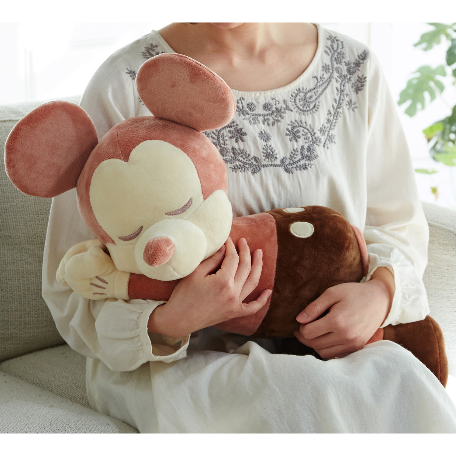 ぬいぐるみのような抱き枕 選べるキャラクター ディズニー Disney 通販のベルメゾンネット ぬいぐるみのような抱き枕 選べるキャラクター ディズニー Disney 通販のベルメゾンネット