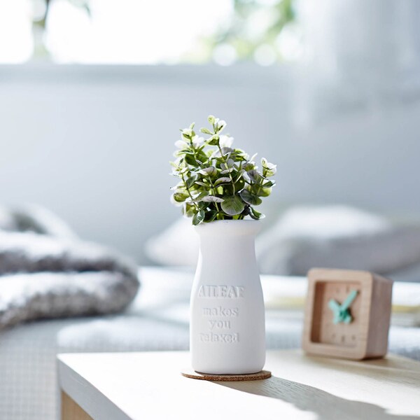 【ベルメゾン】お部屋になじむ造花付き除湿器