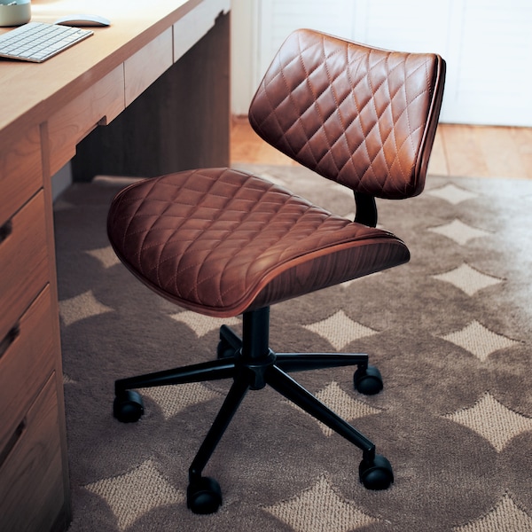 【ベルメゾン】座面と背もたれがフィットする昇降式モダンワークチェア