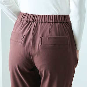 ウエスト総ゴム仕様でラクな着心地