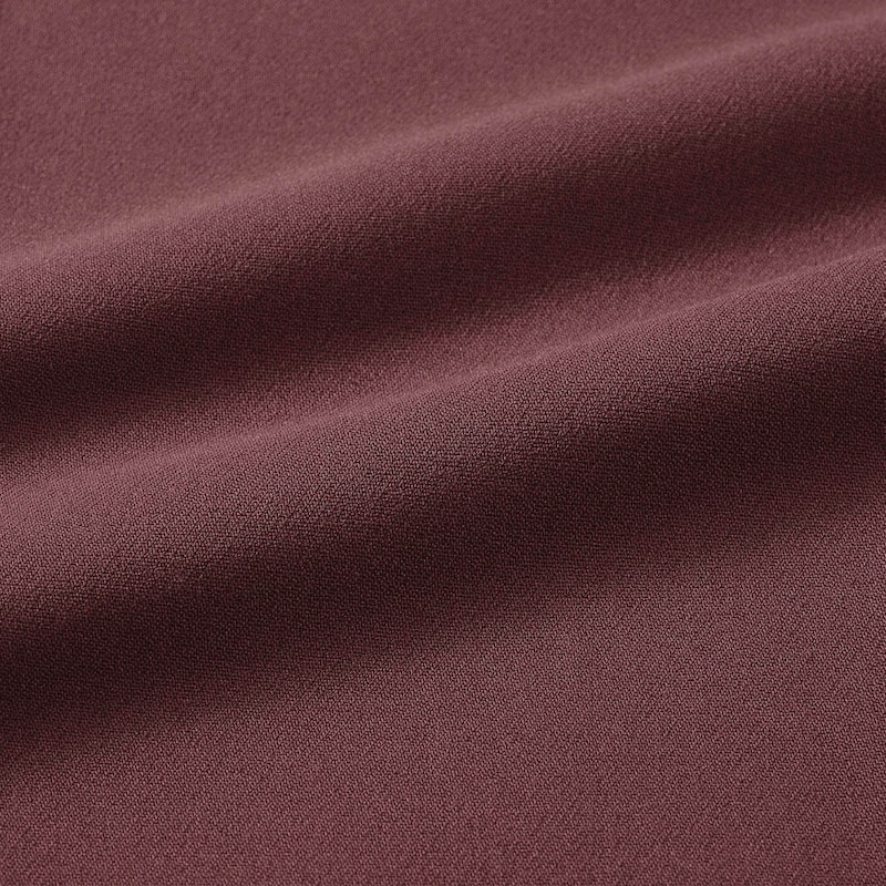 毛玉ができにくい糸使いで、ハリ感のある素材