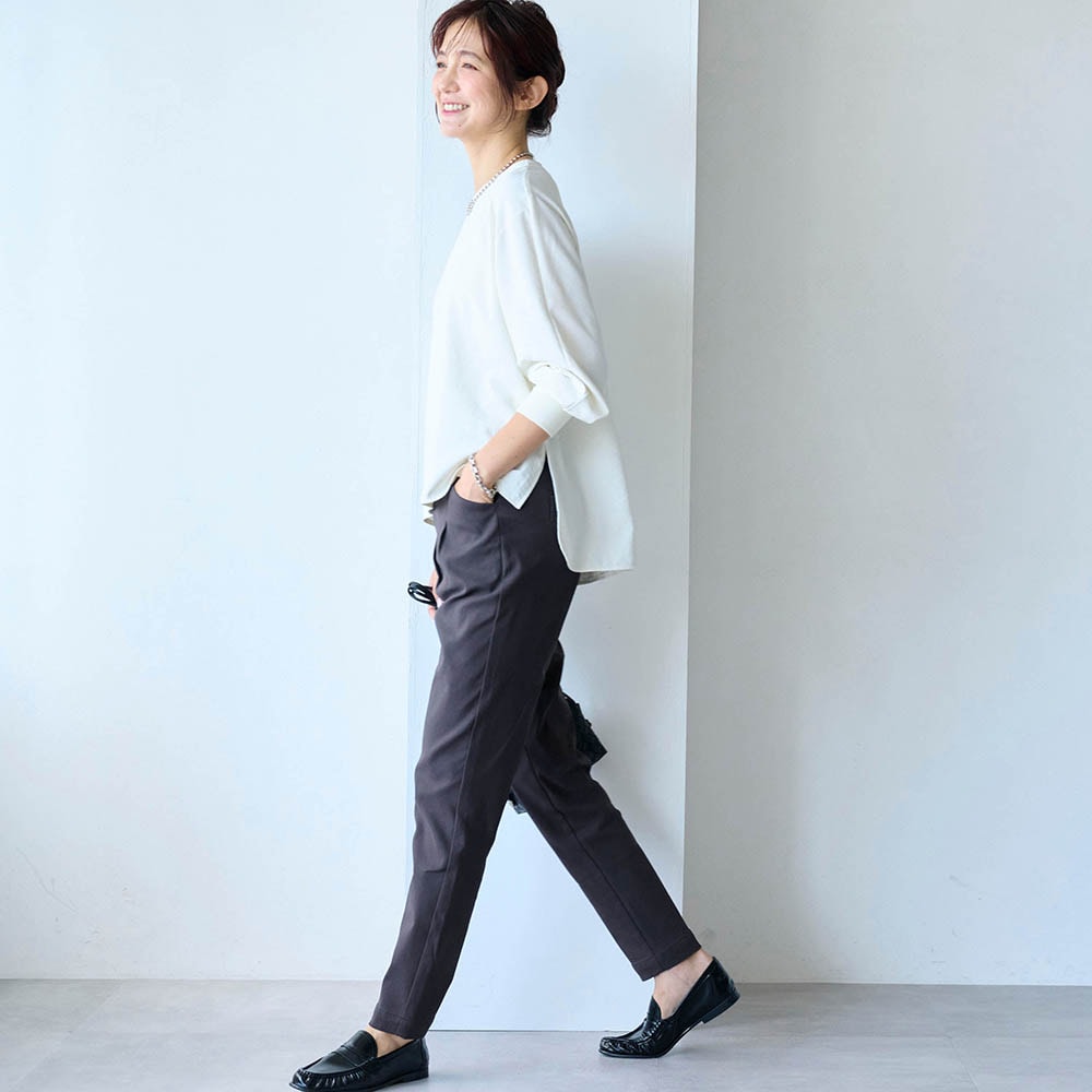 モデル身長172cm／M・股下70cm ※写真は撮影用のため股下+6cmになります。