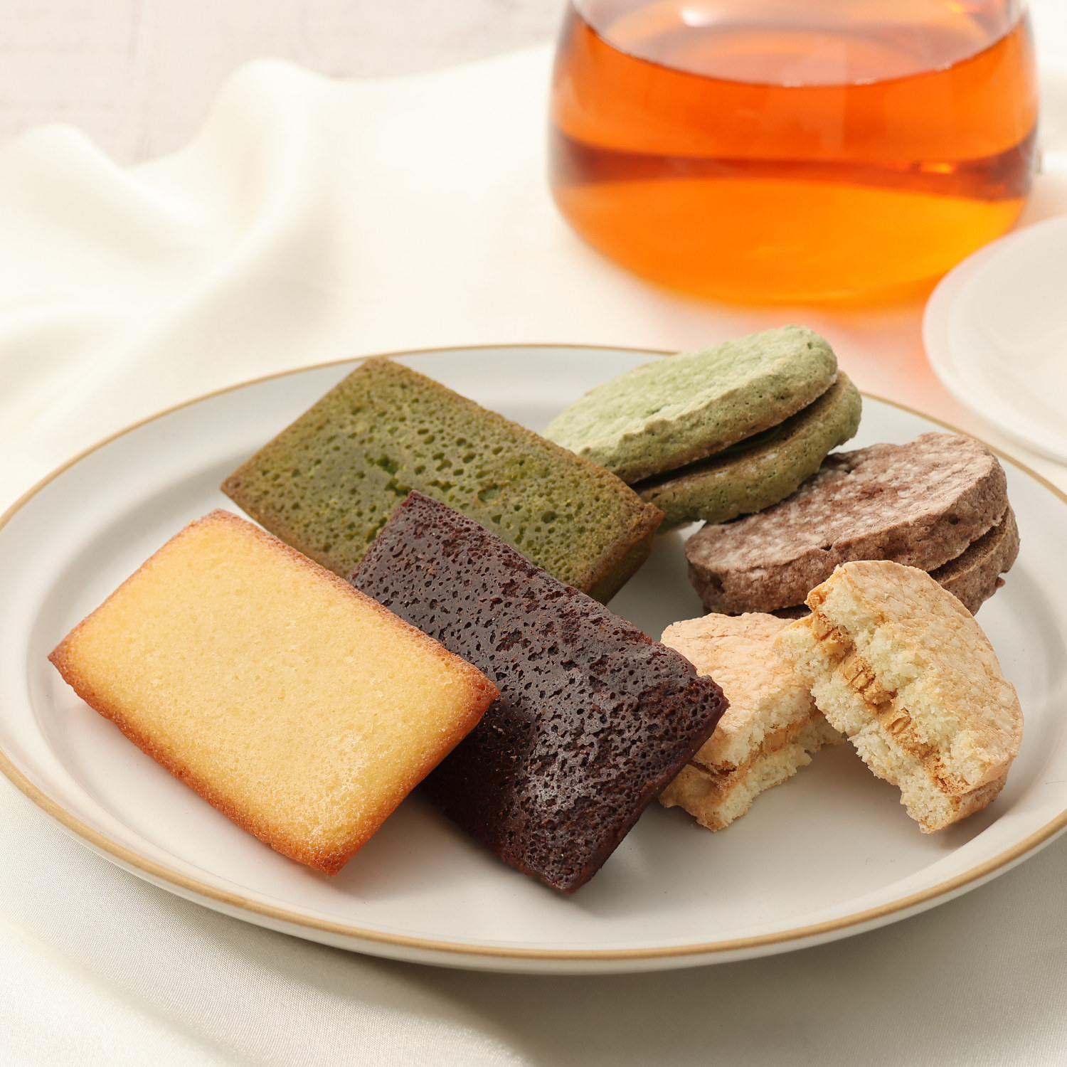 【ベルメゾン】自家挽きアーモンドのガトーセレクション 16個セット