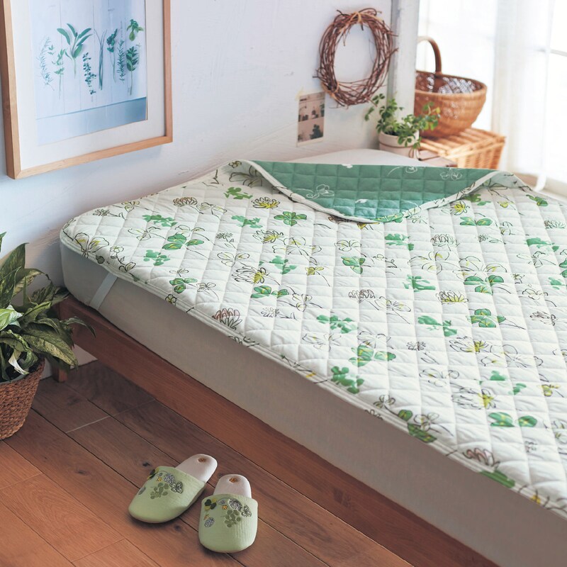 綿１００ 素材とソフトパイルのリバーシブル敷きパッド ミッキー フレンズ ディズニー Disney 通販のベルメゾンネット