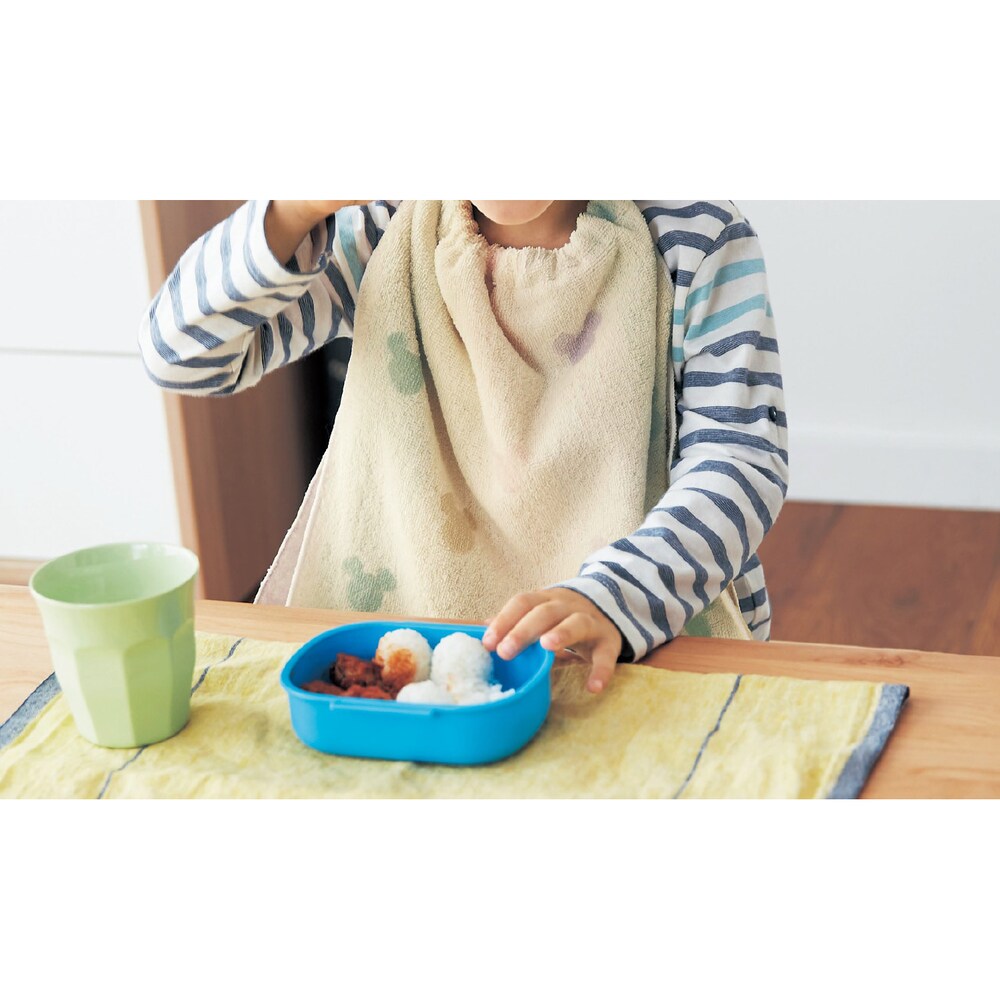 ―デザイン・仕様―・襟ぐりにゴム入りで着脱も簡単なお食事エプロン・汁物が中の服まで浸みにくいのも嬉しい・洗い替えにも便利な2枚セットでお届け・ショート:1枚仕立ての簡易タイプ お菓子や軽食時、小さなお