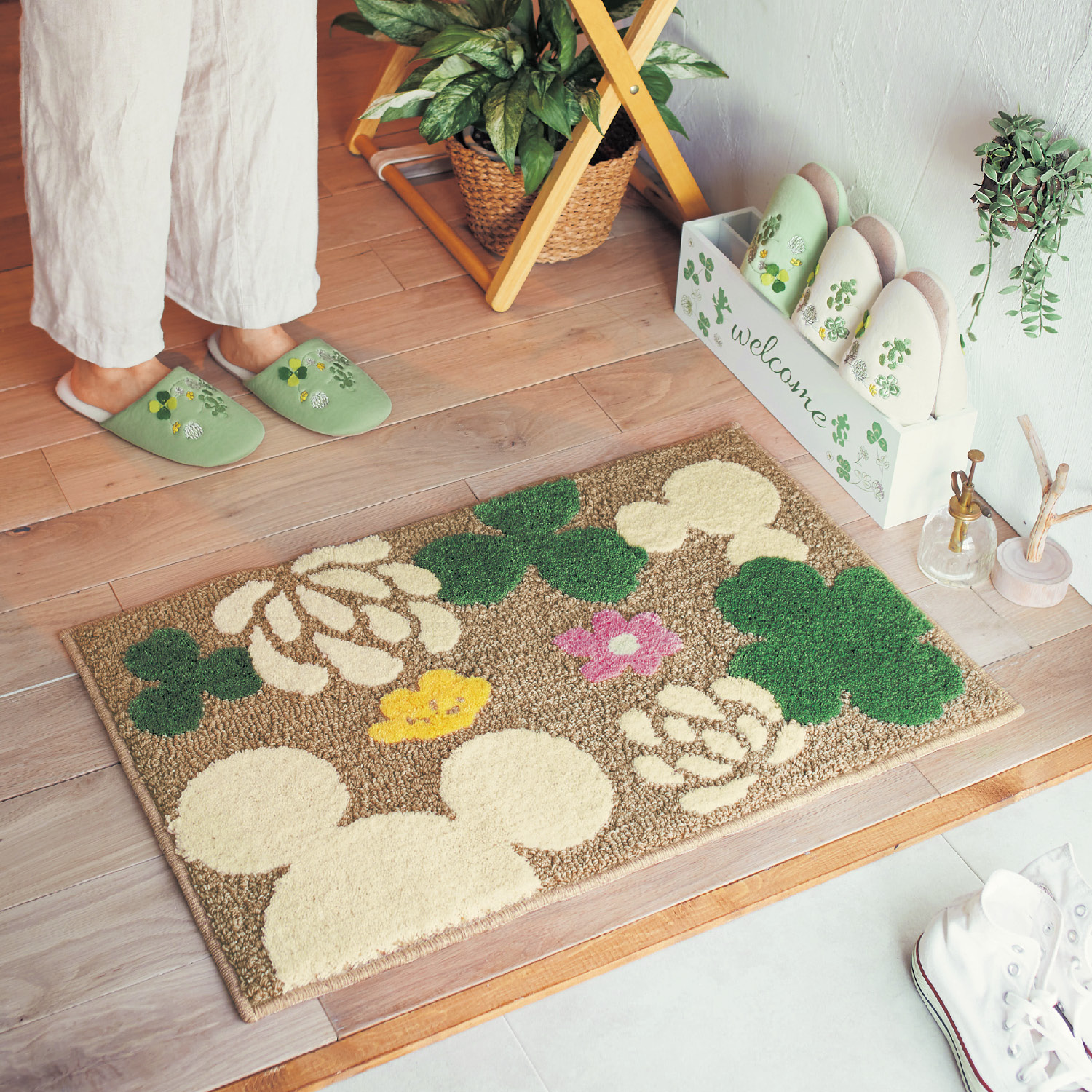 おうちディズニー 洗えるクローバー柄の玄関マット ミッキーモチーフ ディズニー Disney 通販のベルメゾンネット おうちディズニー 洗えるクローバー柄の玄関マット ミッキーモチーフ ディズニー Disney 通販のベルメゾンネット