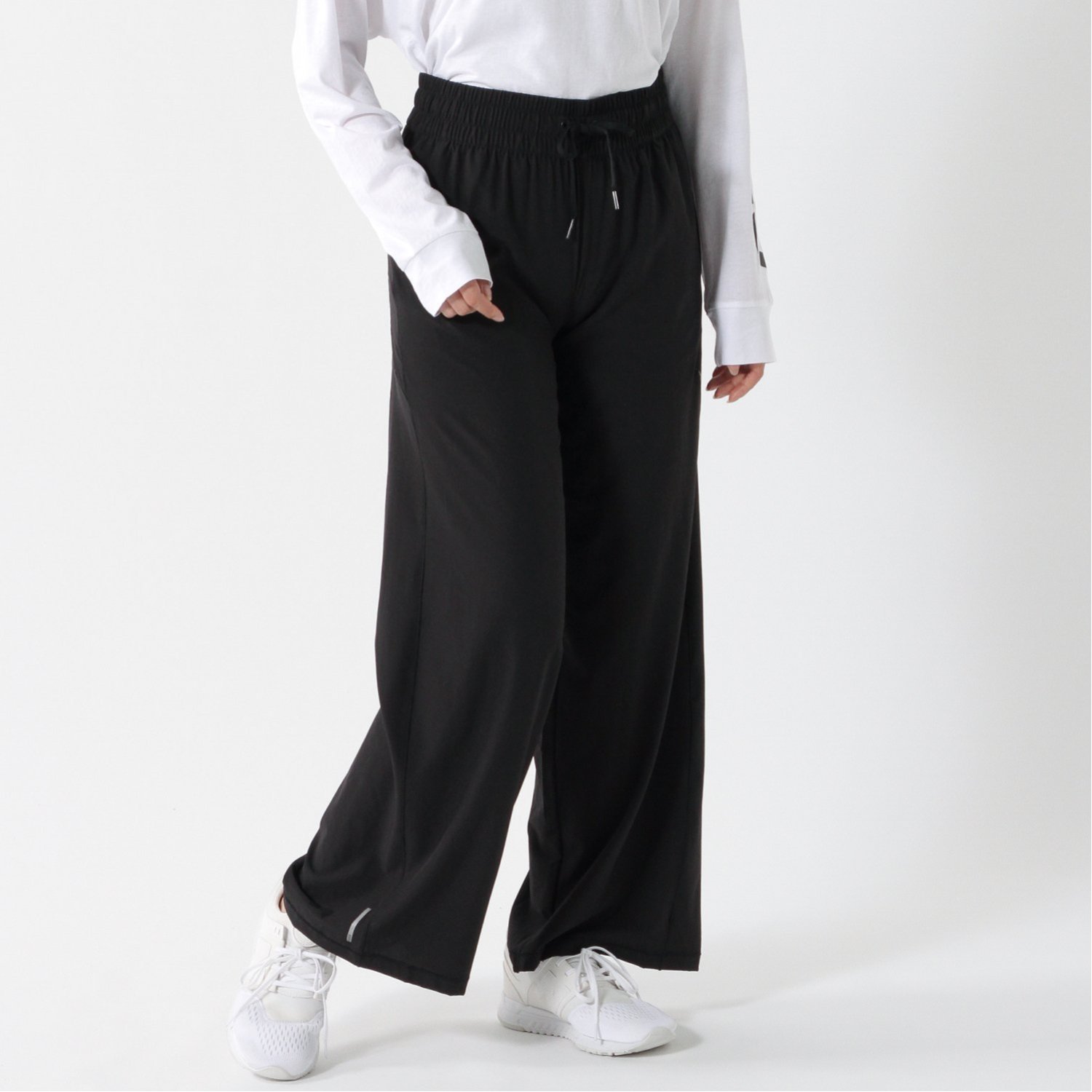 ワイドシルエットで体型カバーが叶うレディース studio ワイドウーブンパンツ プーマ Puma 通販のベルメゾンネット ワイドシルエットで体型カバーが叶うレディース studio ワイドウーブンパンツ プーマ Puma 通販のベルメゾンネット