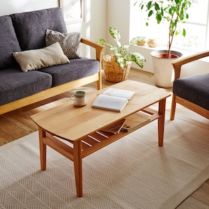 【ベルメゾン】アルダー材を贅沢に使用した棚付きリビングローテーブル