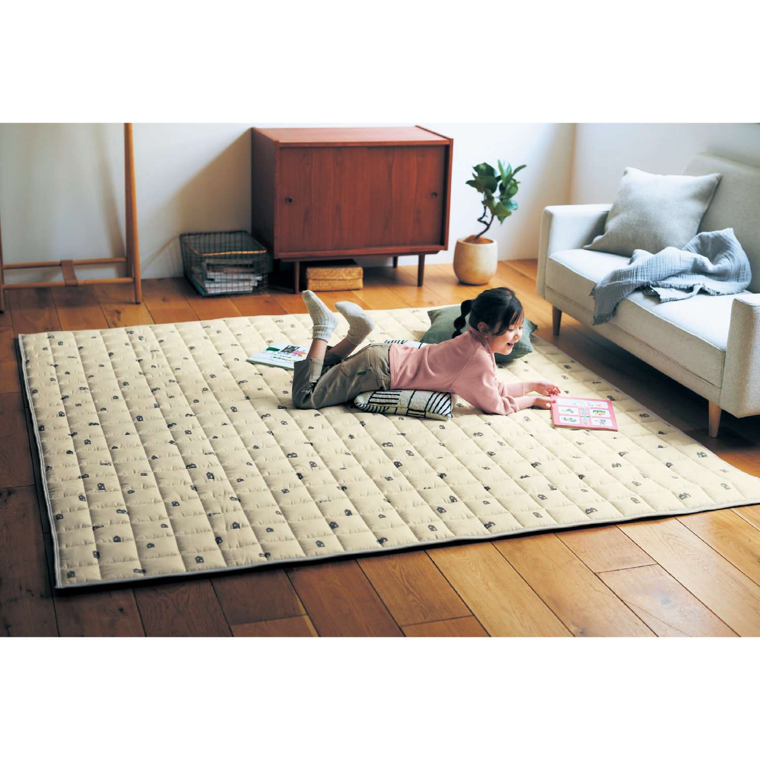 【ベルメゾン】シンプル北欧調デザインのキルトラグ