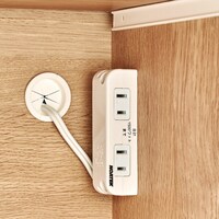 内側に二口コンセントがついています。