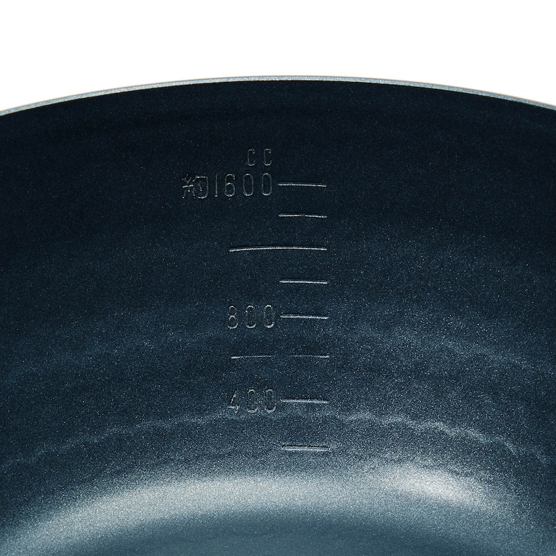 内面ブラックカラーで、カレーやシチューの調理後にも色移りしにくいです