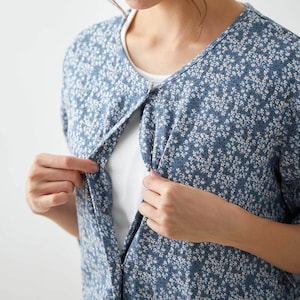 胸元はスナップボタン仕様なのでサッと授乳できます　※仕様のみ参照