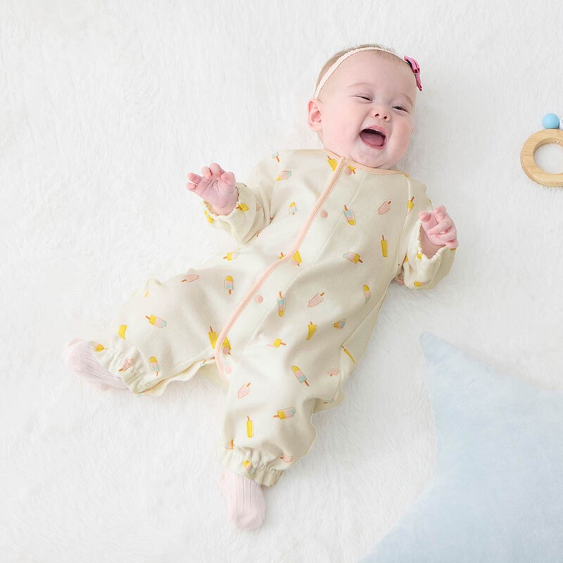 ピンク系（アイス）／モデル身長63㎝・50～60サイズ着用・体重6㎏