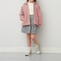 スモーキーピンク／モデル身長128cm・130サイズ着用