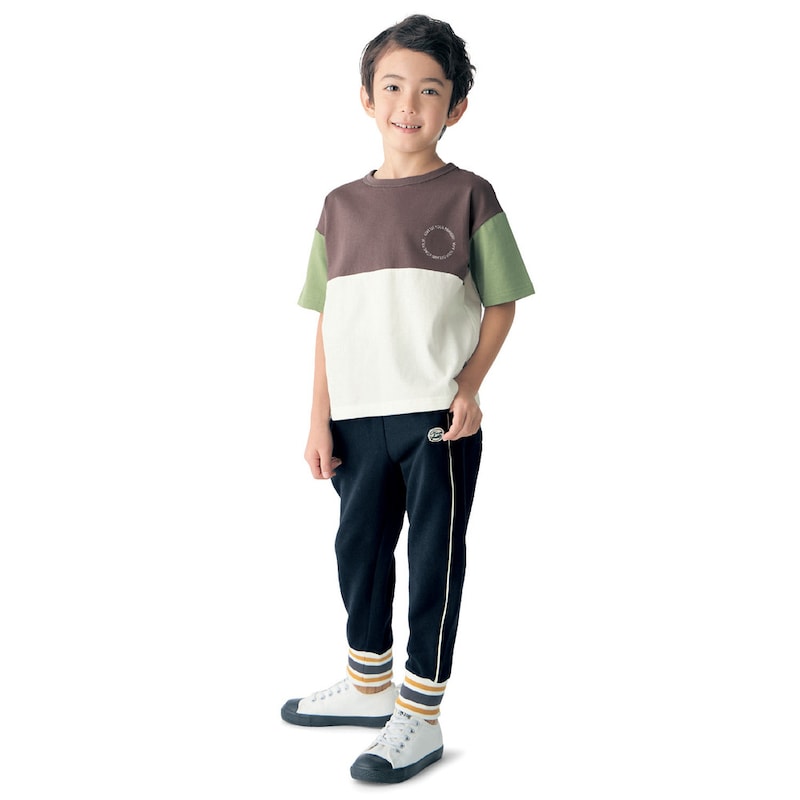 オフホワイト×ブラウン／モデル身長115.5cm・サイズ110