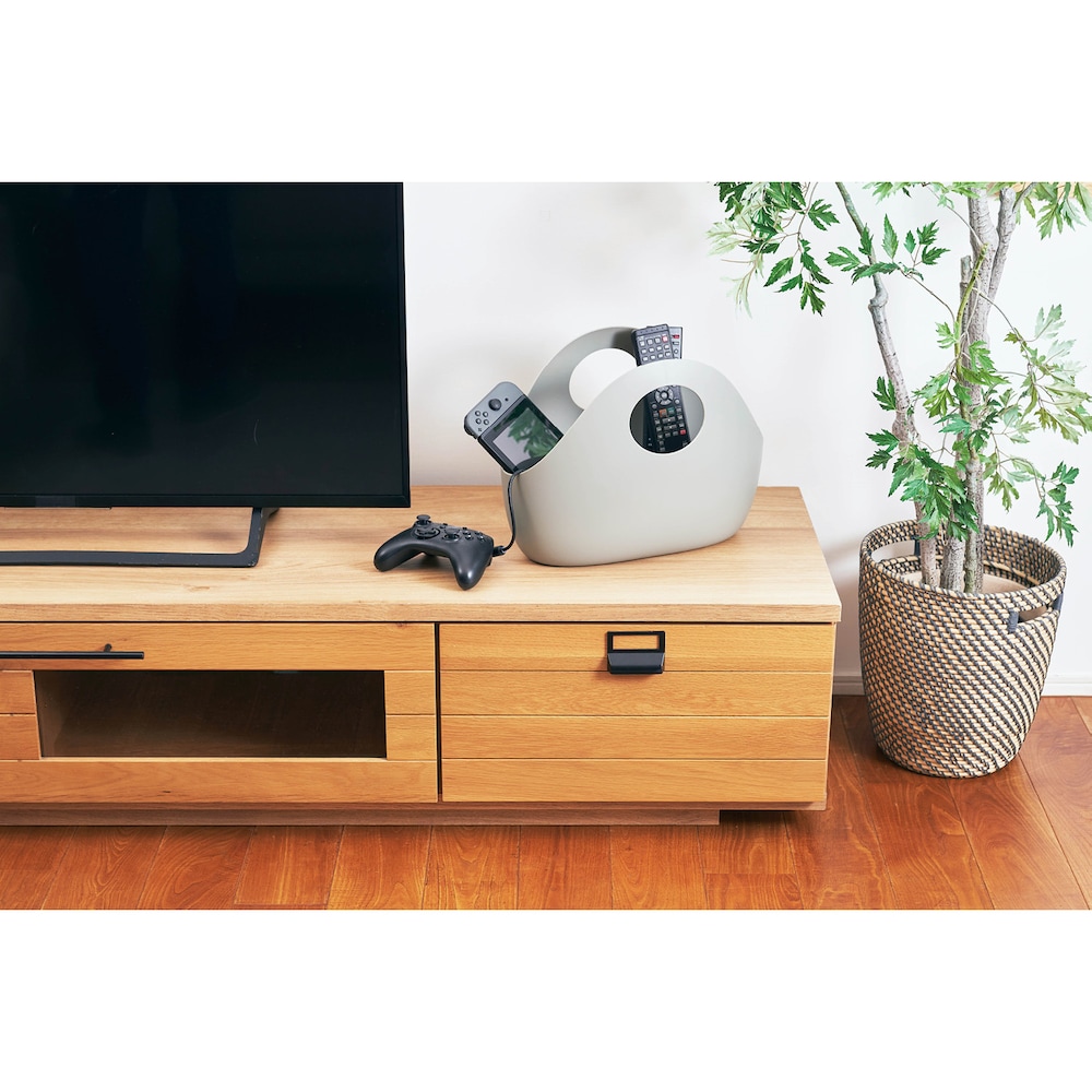 リモコンなどリビング用品の収納に