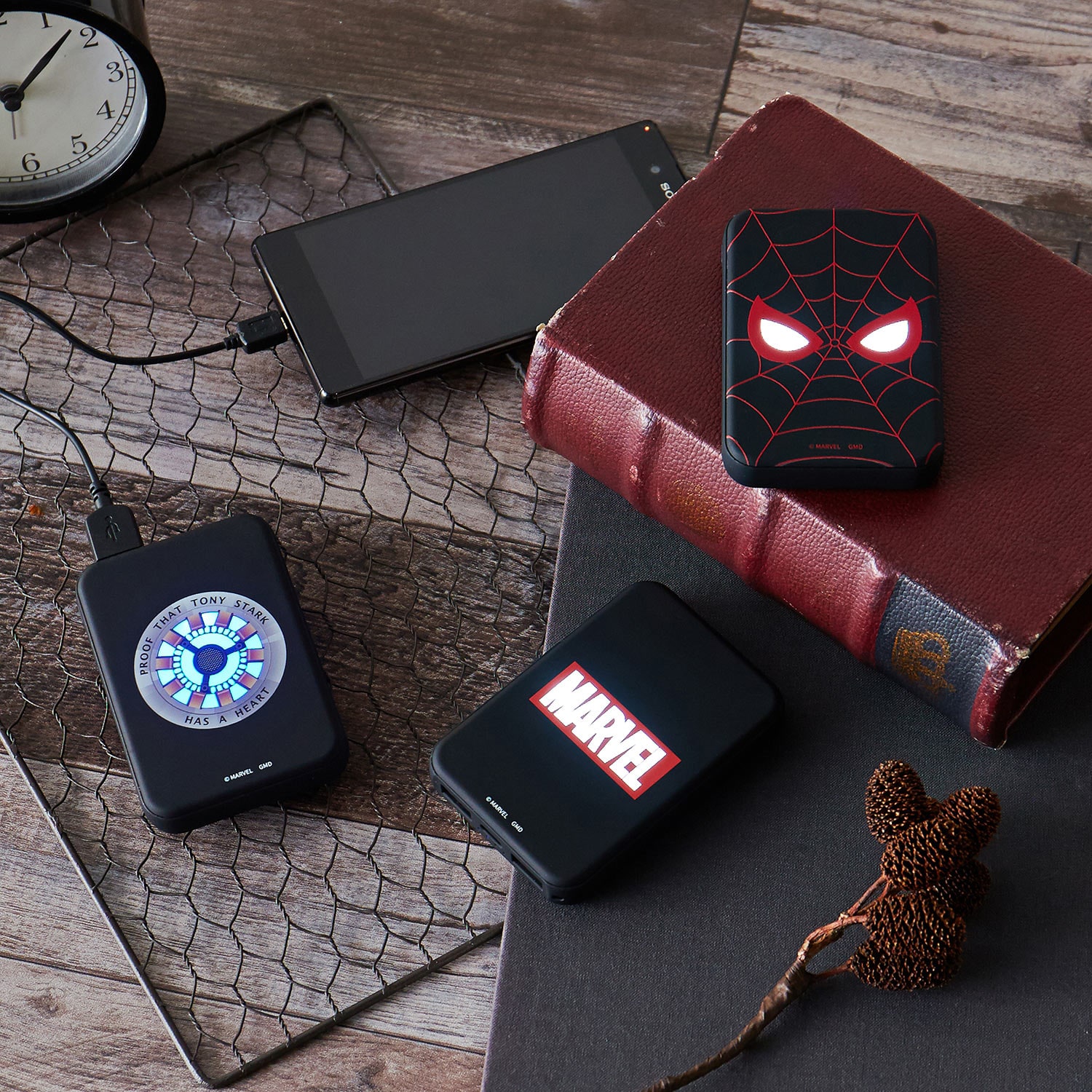 ネット価格 千趣会ベルメゾン 充電すると光る スマートフォン充電器5000mah 選べるキャラクター とキーワードが同じ多数の商品と値引 送料 ブランドなどで商品比較