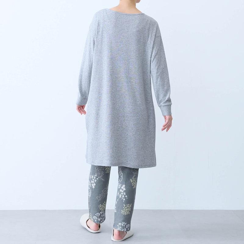 モデル身長168cm／M　※写真は撮影用のため身丈+3cm・股下+4cmになります。