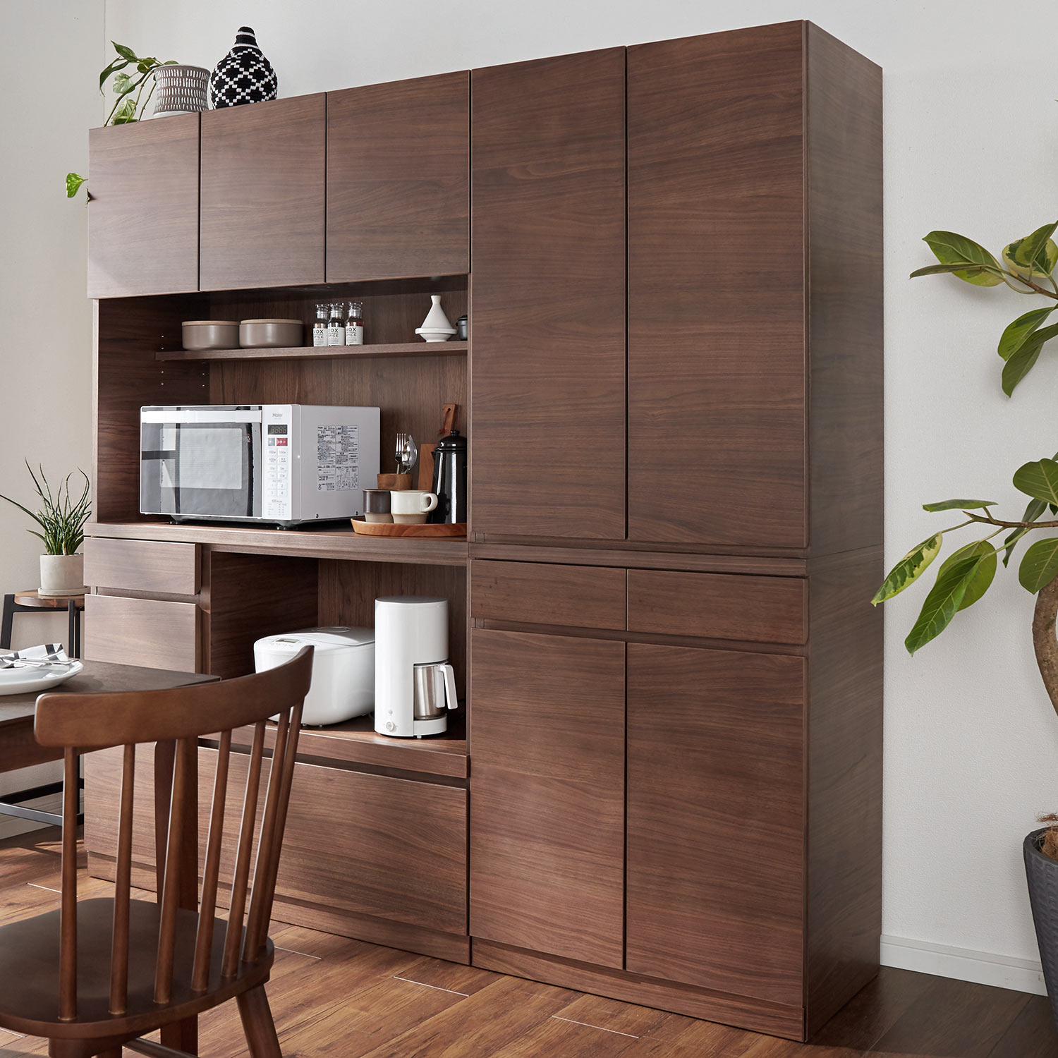 【大雪木工】[日本製]ウォルナット材の木目が美しいカップボード