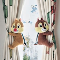 チップ＆デールセット／商品本体についている左右のゴムを房掛けに引っ掛けてご使用いただけます