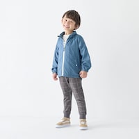 チャコール系チェック／モデル身長111cm・110サイズ着用