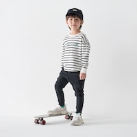 ブラック／モデル身長107cm・110サイズ着用