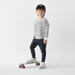 ブラック／モデル身長107cm・110サイズ着用