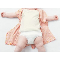 ピンク貝柄／モデル身長65cm・50～60サイズ着用・体重8kg