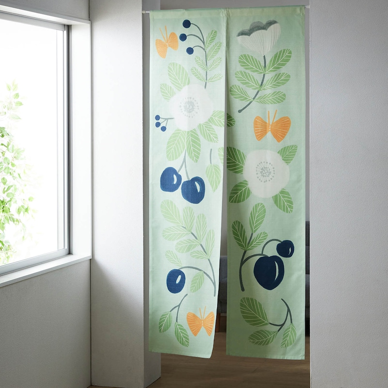 フラワーと木の実（ソフトグリーン）／約85×180cm