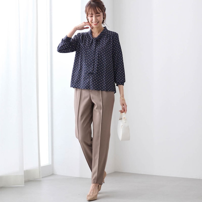 モデル身長169cm／M　ネイビー×キャメル幾何学柄着用