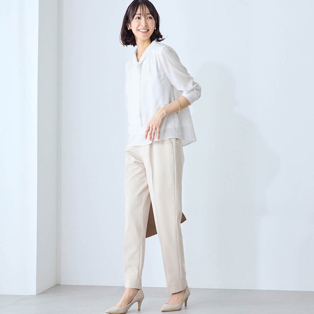 モデル身長169cm／M　オフホワイト着用