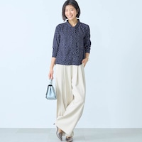 モデル身長168cm／M　ダークネイビー系幾何学柄