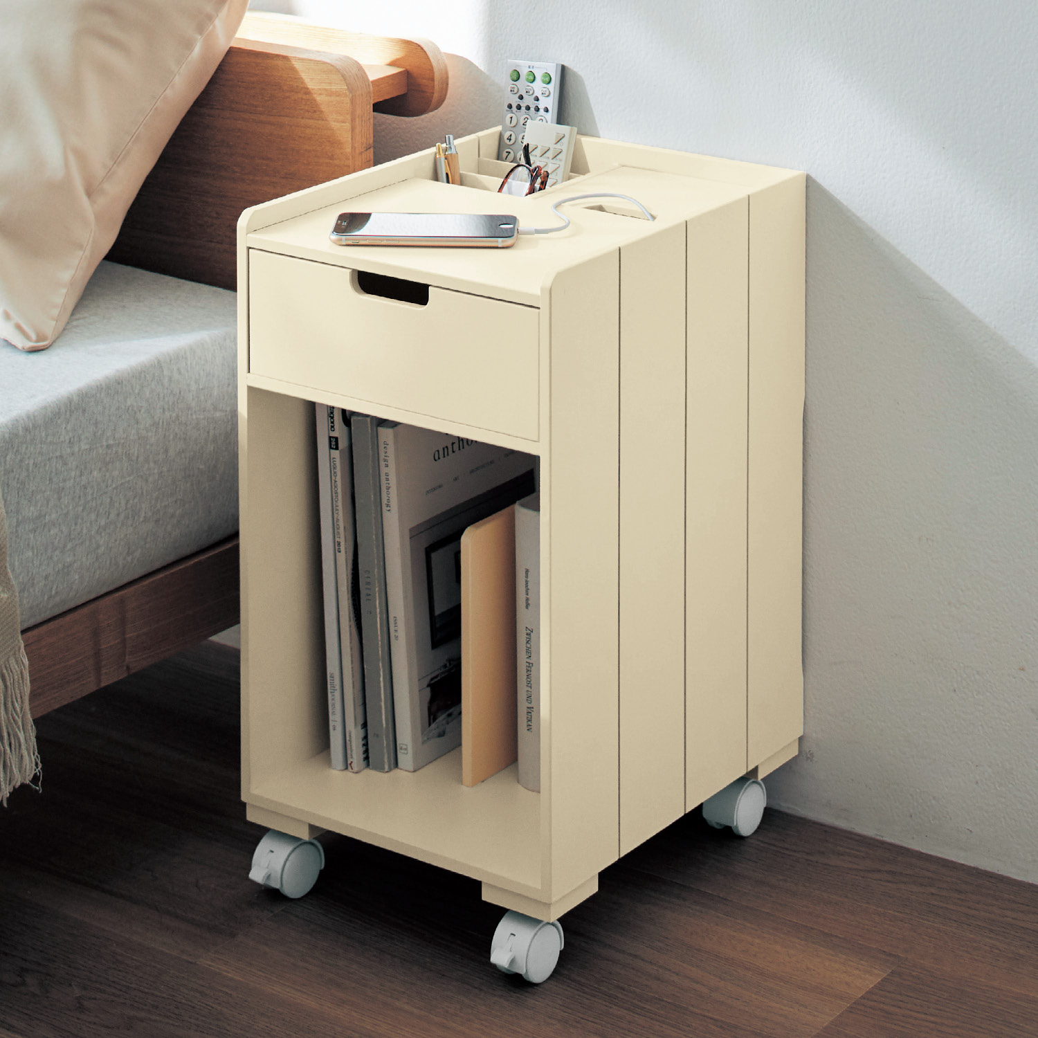 【ベルメゾン】コンセント付きサイドテーブルワゴン