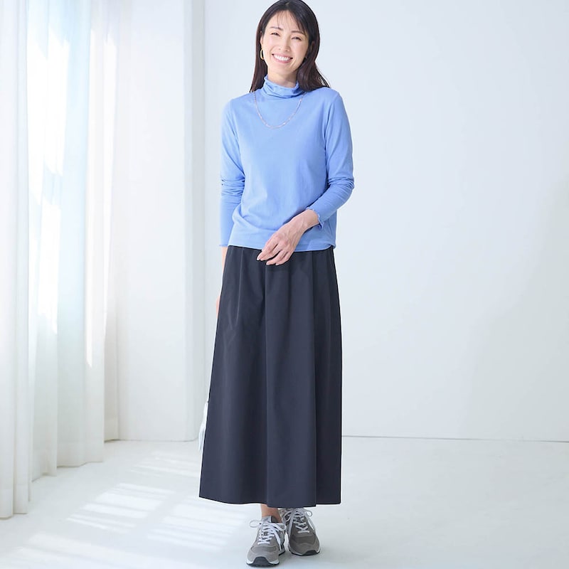 モデル身長173cm／M　ライトブルー着用