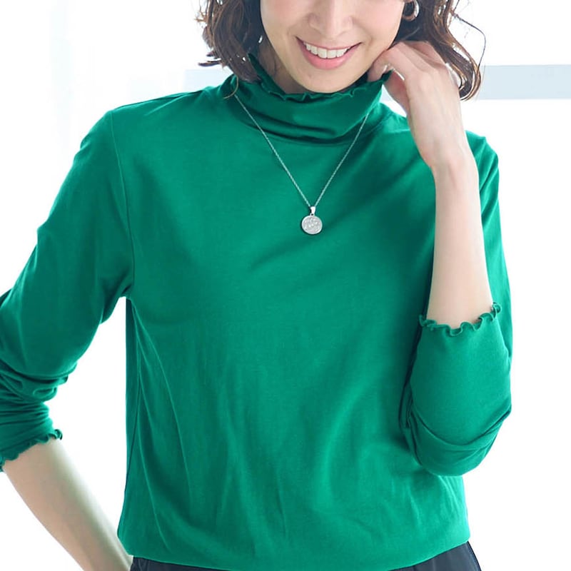 モデル身長169cm／M　グリーン着用