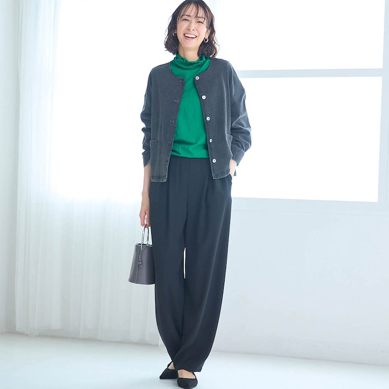 モデル身長169cm／M　グリーン着用