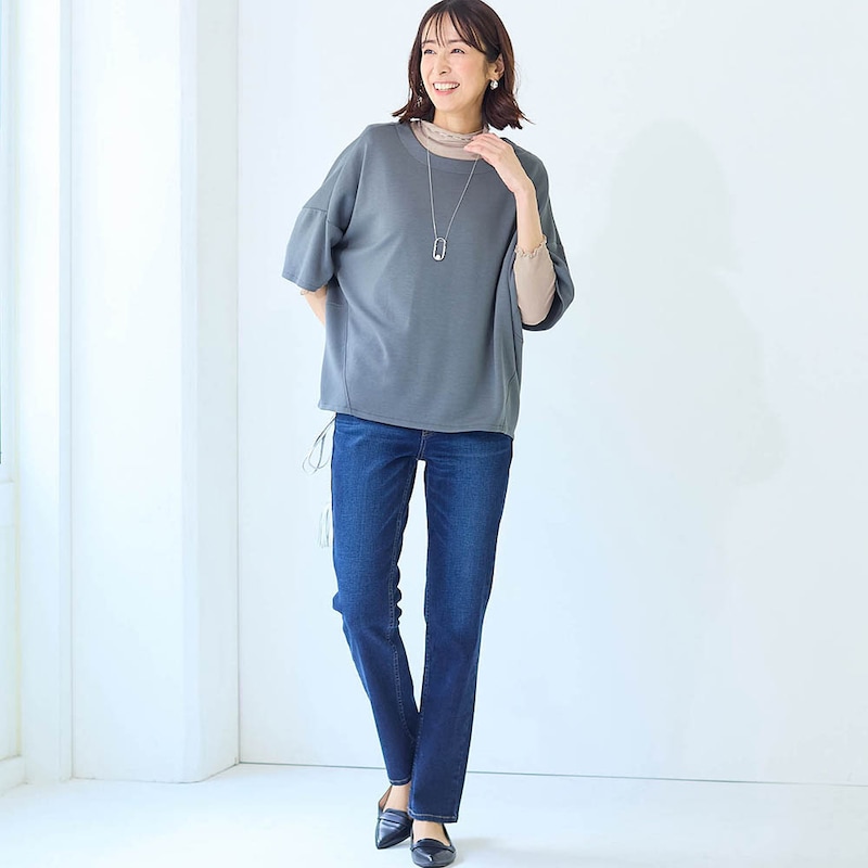 モデル身長169cm／M　グレージュ着用