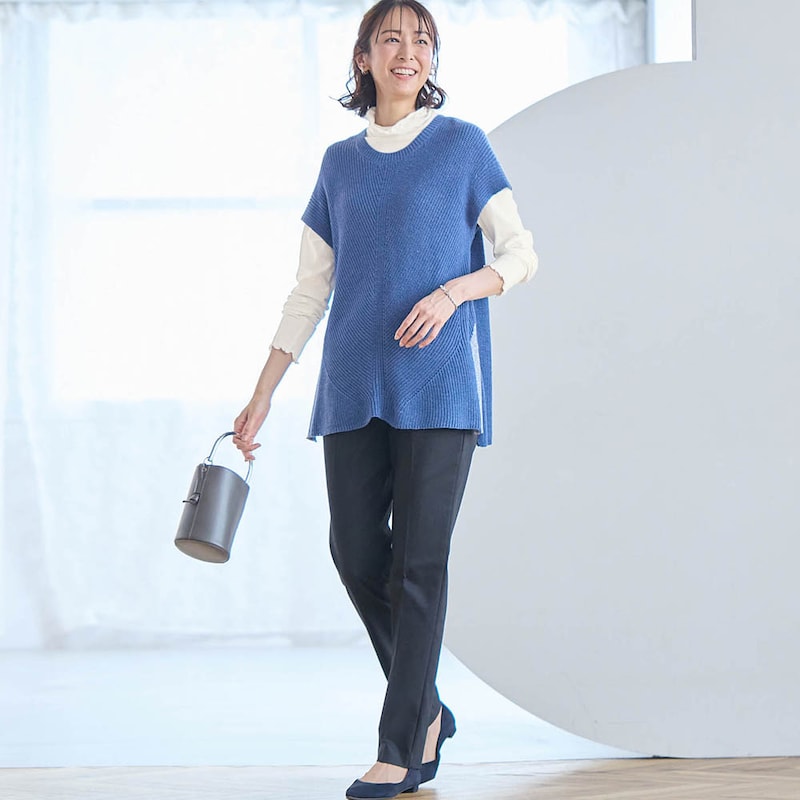 モデル身長169cm／M　オフホワイト着用