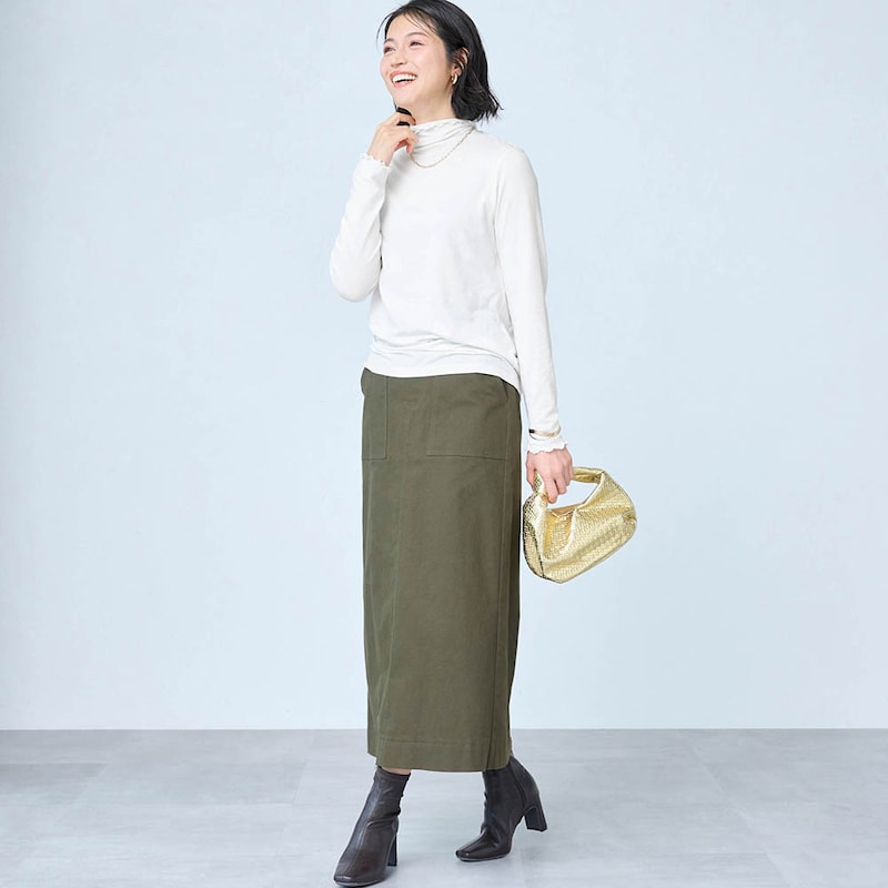 モデル身長168cm／M　オフホワイト着用