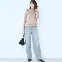 モデル身長169cm／M　グレージュ着用