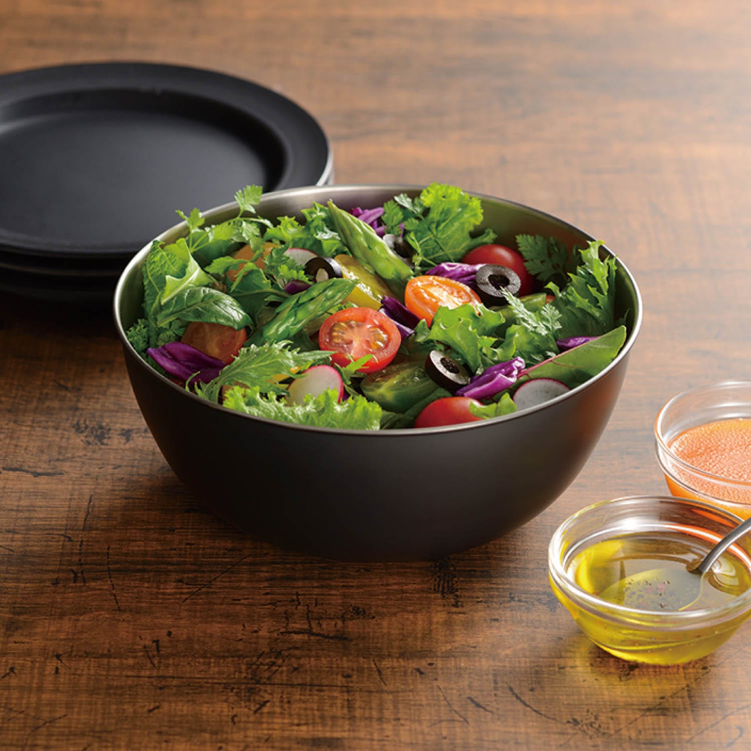 テーブルにそのまま出せるシックな燕三条のステンレスざる＆ボウル