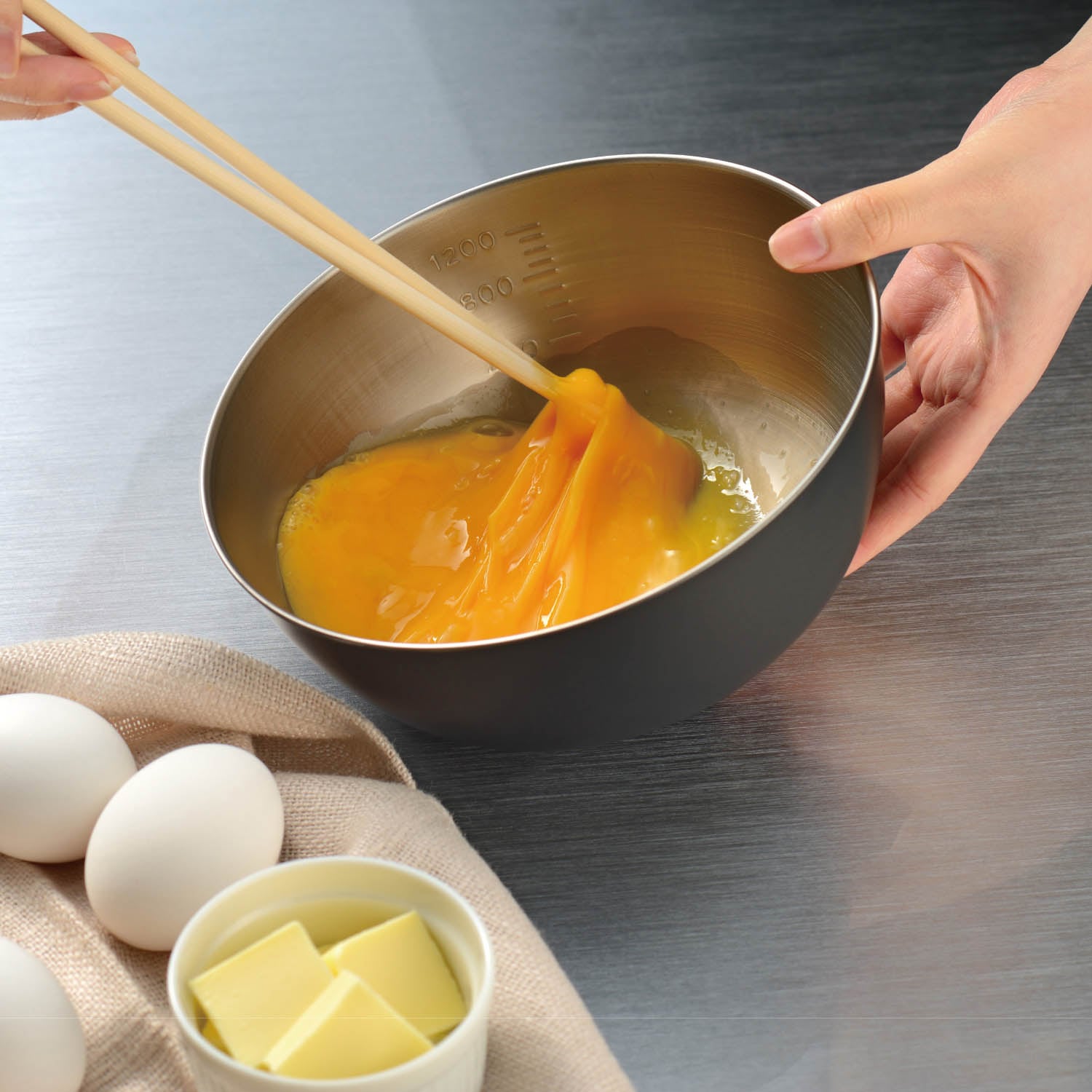 未使用　 ナイト&デイ　ブラック　ジャスパー　ボウル2個セット テーブルにそのまま出せるシックな燕三条のステンレスざる＆ボウル