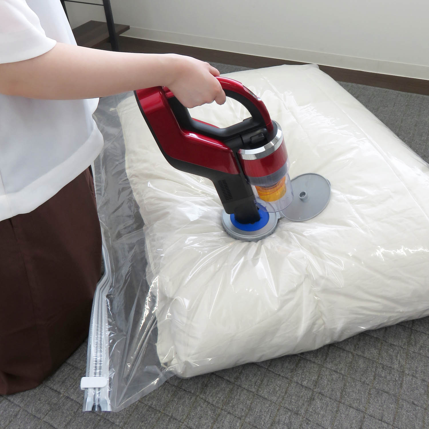 スティック掃除機対応圧縮袋2個セット 布団用 毛布用 クッション 座布団用 衣類用 通販のベルメゾンネット スティック掃除機対応圧縮袋2個セット 布団用 毛布用 クッション 座布団用 衣類用 通販のベルメゾンネット