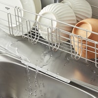 水垢が目立ちにくいエンボス加工が施されたトレイ