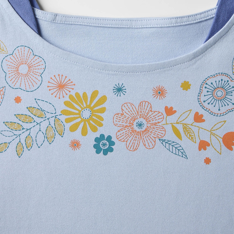 刺繍のようなお花畑（ブルー）