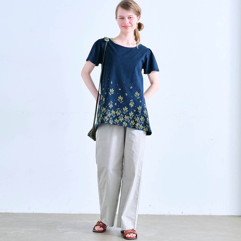 モデル身長168cm/M　ミモザ（ネイビー）