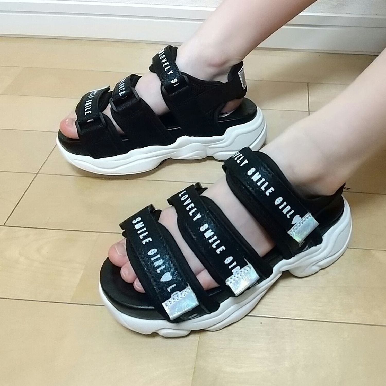 軽量厚底ロゴサンダル 女の子 子供靴 通販のベルメゾンネット 軽量厚底ロゴサンダル 女の子 子供靴 通販のベルメゾンネット