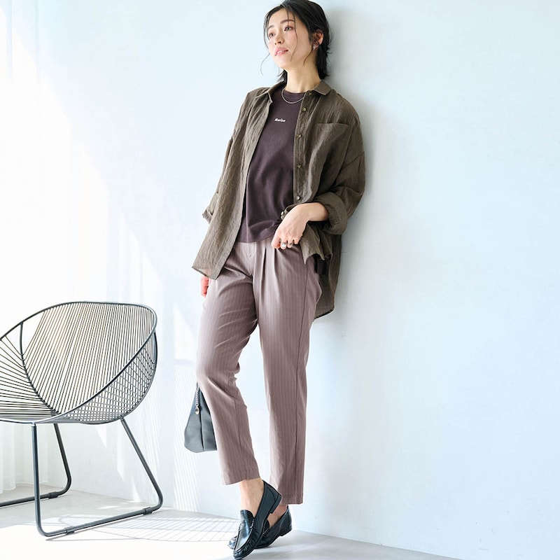 モデル身長168cm／M・股下66cm ※写真は撮影用のため股下+6cm。モカカーキストライプ着用